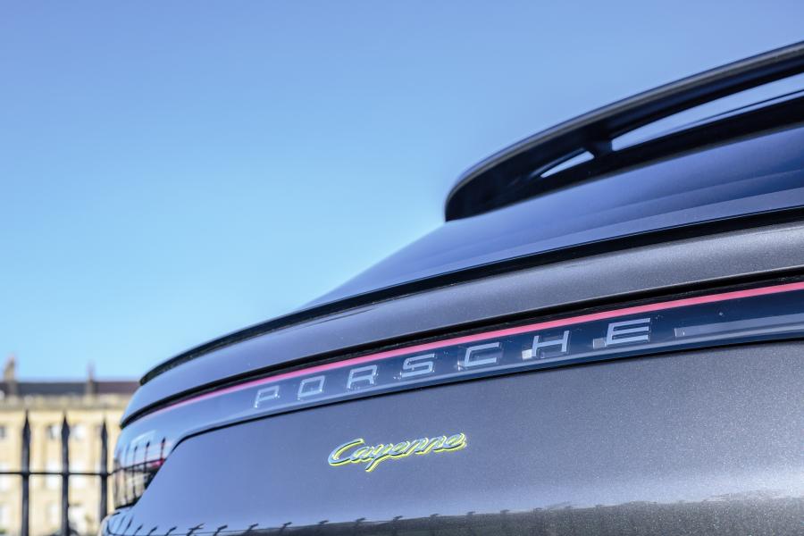Детали экстерьера Porsche Cayenne E-Hybrid Coupe 2019 года  (UK) (фото 29 из 33)